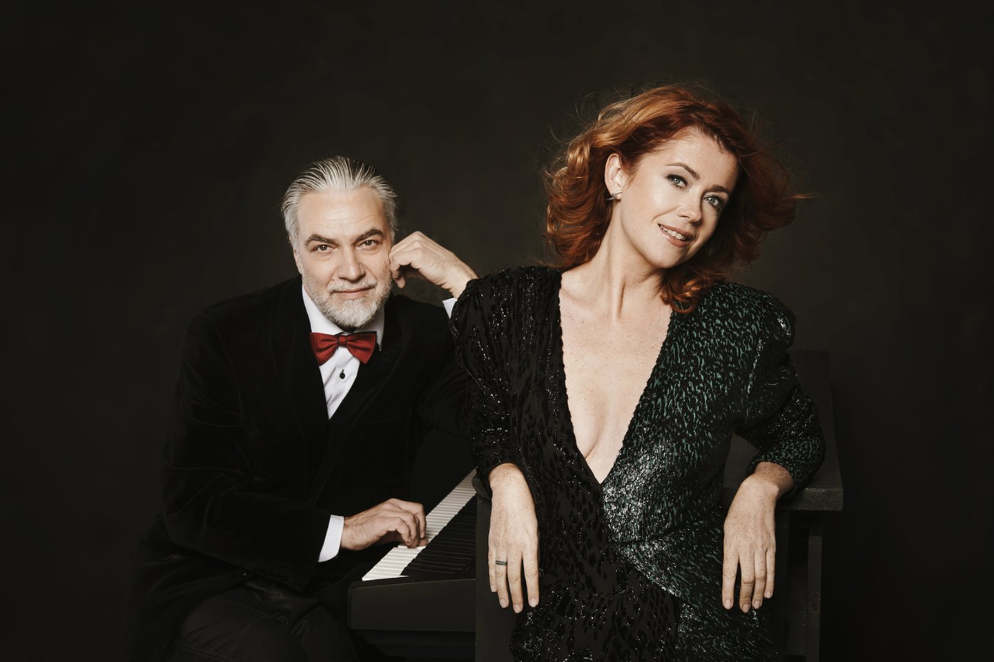 Kalėdinio periodo pradžiai gimsta naujas duetas – Erica Jennings kartu su maestro Petru Geniušu.