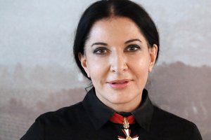„Vardan meno“: kodėl menininkei Marinai Abramovič trenkė per galvą paveikslu