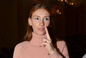 Tituluota gražuolė vilnietė į gerbėjų komplimentus neatsako nė žodžio