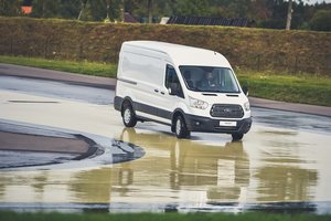 „Ford“ pristatė neįtikėtinos galios „Transit“, bet yra viena problema