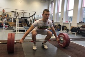 Paskutinis kelialapis į jaunimo olimpines žaidynes - sunkiaatlečiui Žilvinui Žilinskui