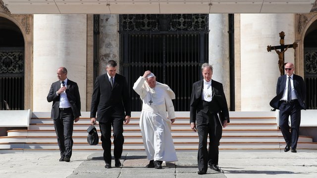 Popiežius Pranciškus pateko į kuriozinę situaciją 