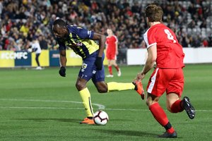 U. Bolto laukia įtemptos dienos: turės per porą mėnesių įrodyti savo vertę futbole