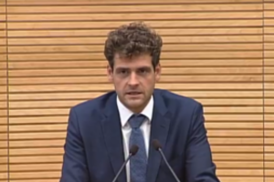 Seime – juokas ir replikos dėl naujos Remigijaus Žemaitaičio šukuosenos 