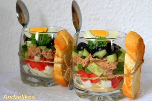 Salotos su tunu: nebus gėda ir svečią pavaišinti