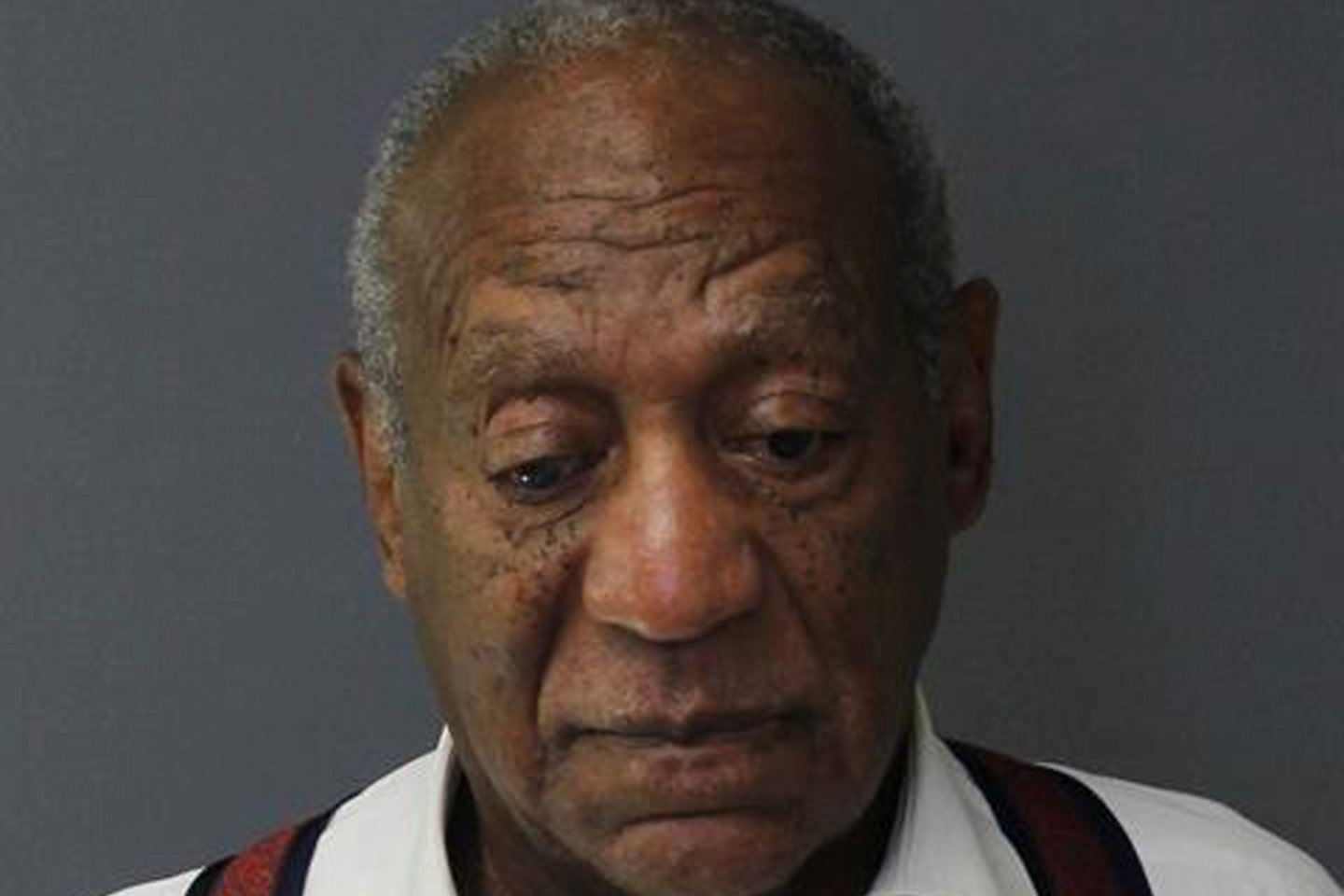 Billas Cosby mažiausiai trejus metus turės praleisti už grotų.  <br>„Reuters“ / „Scanpix“ nuotr.