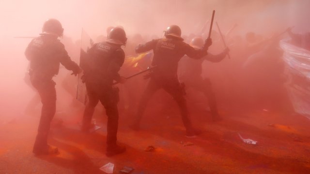 Barselonoje policija jėga vaikė demonstrantus