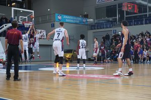  Jonavos krepšininkai įveikė JBA lygos JAV rinktinę su broliais Ballais