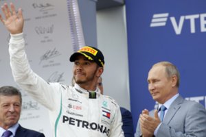 Sočyje – karti Lewiso Hamiltono pergalė ir apdovanojimai iš Vladimiro Putino