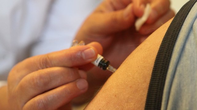 Kalbų apie neva nesaugią gripo vakciną įbauginti žmonės delsia skiepytis