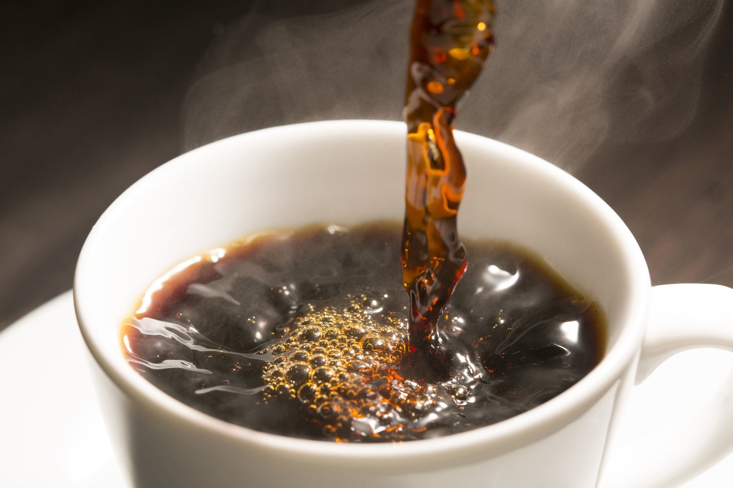 Kofeinas daugelio vadinamas populiariausiu legaliu narkotiku pasaulyje, nes yra centrinės nervų sistemos stimuliatorius, sukeliantis priklausomybę.<br> 123rf nuotr.