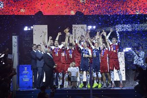Lenkijos tinklininkai finale sumalė į miltus olimpinius čempionus