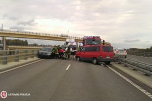 Kruvinas savaitgalis keliuose: žuvo 5 žmonės, dar 43 sužaloti