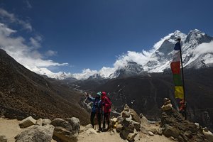 Amerikiečių alpinistai slidėmis nusileido nuo ketvirto pagal aukštį pasaulio kalno