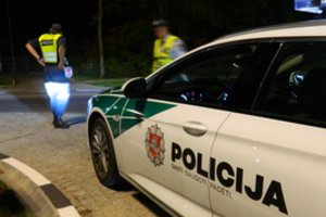 Girtas nepilnametis Marijampolėje nesėkmingai bandė pavogti automobilį