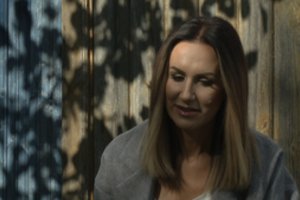 Vaikystės namus parduodanti Katažina Zvonkuvienė nesulaikė ašarų