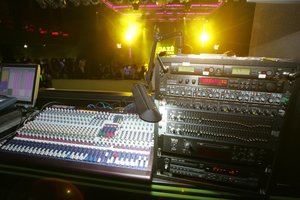 Radijo stočių atstovai siūlo projektą dėl kvotų dėti į stalčių, o muzikantai rodo į užsienį