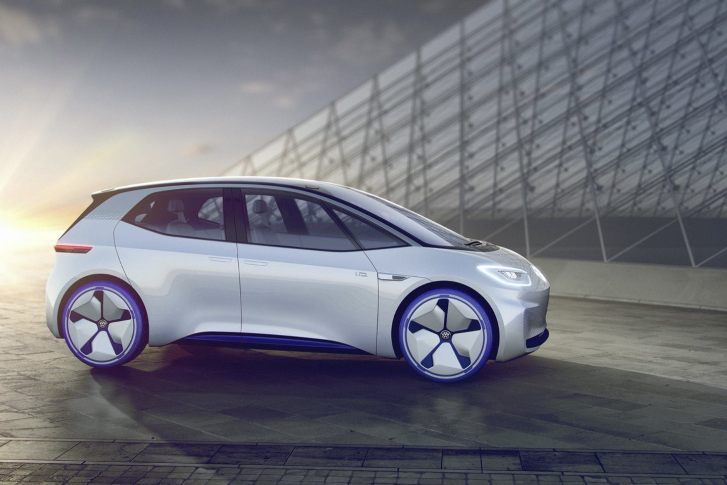  „Volkswagen“ rimtai pasirengė masiškai gaminti elektromobilius.<br> Gamintojo nuotr.