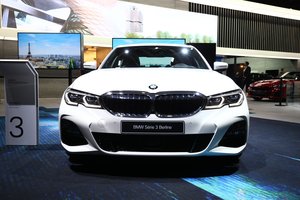 BMW pristatė svarbiausią naujieną Paryžiuje – naujos kartos 3 serija stebina dydžiu