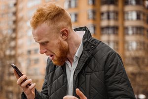 Vyrą įsiutino draudimo agentų elgesys: „Visai ribų nejaučia“