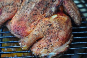 Slaptas ingredientas kepamos vištos odelei suteiks ypatingo traškumo 