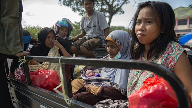 Po tragiško žemės drebėjimo Indonezijoje: aukų skaičius virš 1300