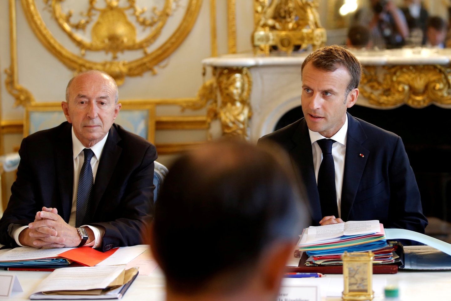 E. Macronas „priėmė Gerard'o Collomb'o atsistatydinimą ir paprašė premjero eiti jo pareigas, kol bus paskirtas (ministro) įpėdinis“, sakoma prezidento biuro pranešime.