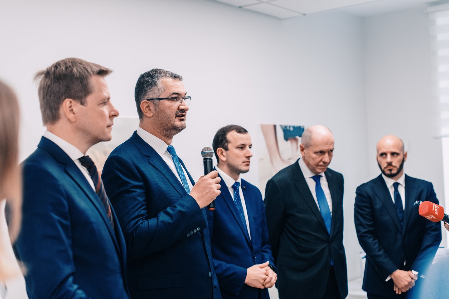„Affidea“ viceprezidentas Mesut Goral teigė, jog investicija į Nacionaliniame vėžio institute įsikūrusį centrą siekia 2,5 milijono eurų ir vylėsi, jog šalies valdžia toliau palaikys užsienio investuotojus.<br> G.Jauniškio nuotr.
