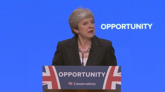 Theresa May kalboje piešė šviesias perspektyvas, kurios laukia po „Brexit“