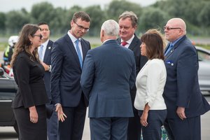 Buvęs JAV ambasadorius Taline sako atsistatydinęs dėl nepritarimo D. Trumpui