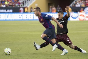 Po „Barcelona“ pergalės treneris gyrė naujoką, o žaidėjų akys krypo į L. Messi 