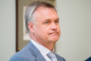 Po pokalbių su rajonų gyventojais Robertas Dargis atsisakė kandidatuoti į prezidentus