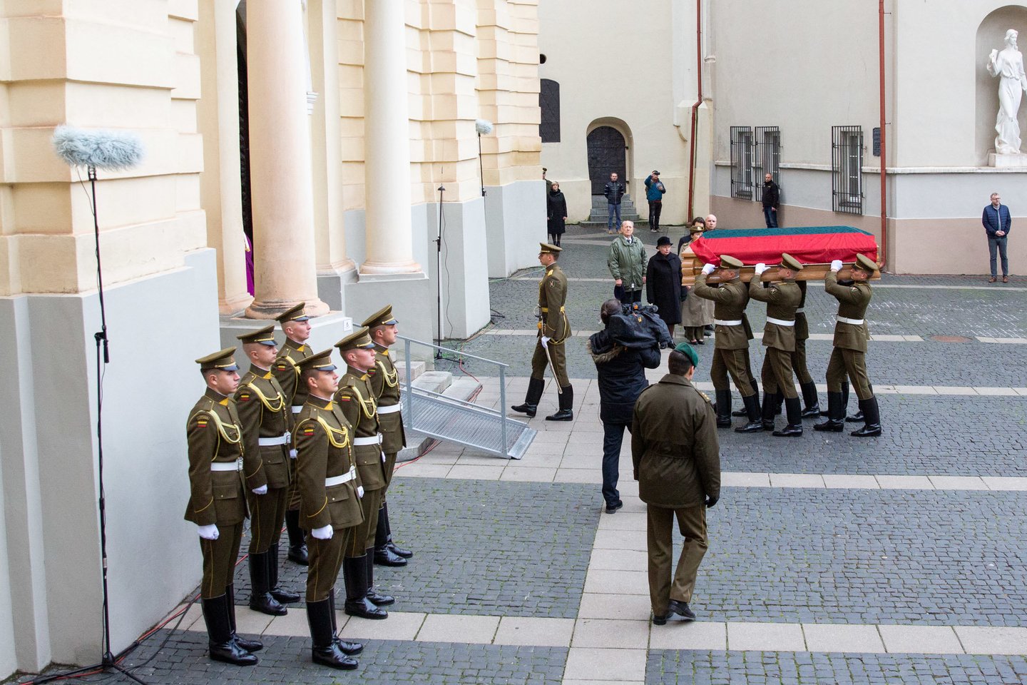 Vilniuje vyksta partizanų vado A. Ramanausko – Vanago valstybinės laidotuvės.<br>J.Stacevičiaus nuotr.