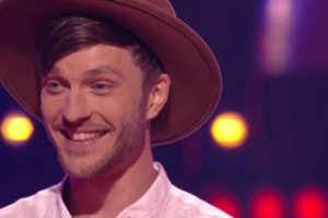 Muzikinio projekto scenoje – politiko sūnaus pasirodymas