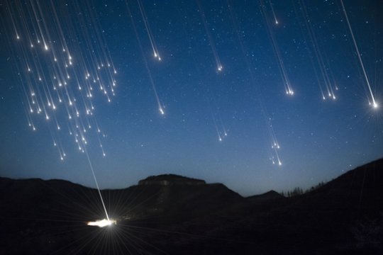 Užverskite galvą į dangų: ten žybsės drakoniškos dalelės