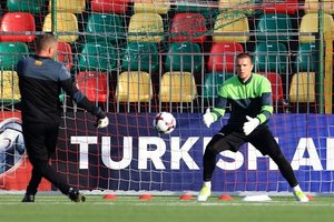 Lietuvos rinktinės vartininkas Emilijus Zubas Izraelio aistruolių dėmesiu nesiskundžia