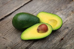 Mitybos specialistė įspėjo: nepiktnaudžiaukite avokadais