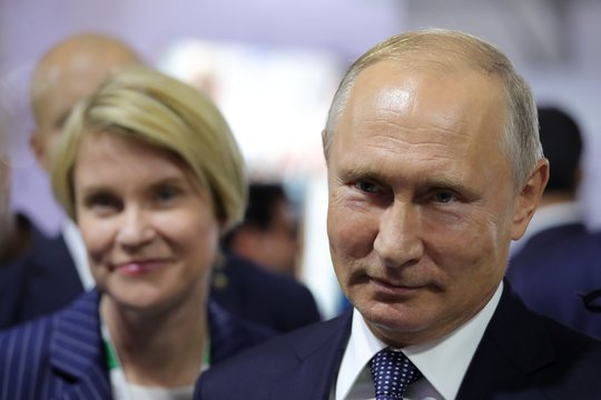 Sandorį sudaręs V. Putinas džiaugiasi – už grėsmingas sistemas Rusija susižers milijardus
