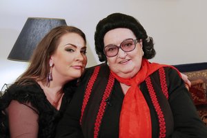 Lietuvė Nomeda Kazlaus su Montserrat Caballe yra ne tik dainavusi, bet ir šventusi gimtadienį