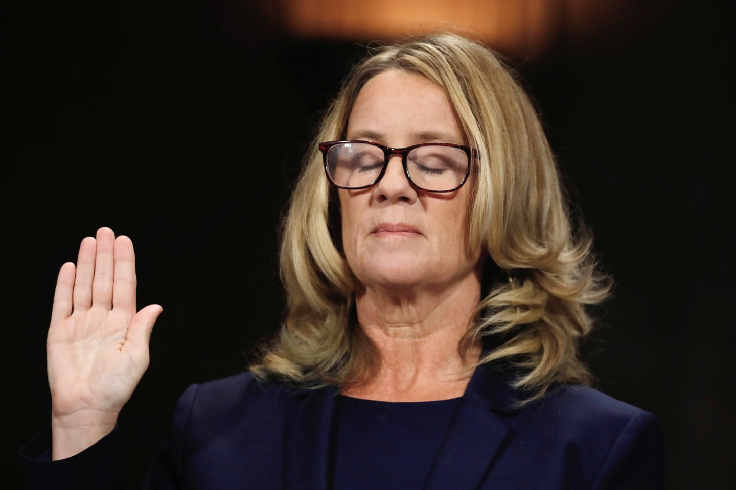 Liudydama Senato Teismų komitete, Ch. Blasey Ford pasakojo apie pasikėsinimą išprievartauti.<br>Reuters/Scanpix nuotr.