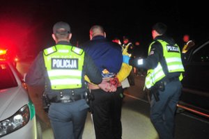 Panevėžyje – neramus savaitgalis: 8 plėšikai talžė praeivį, prie klubo kaunietis susimušė su vietiniu