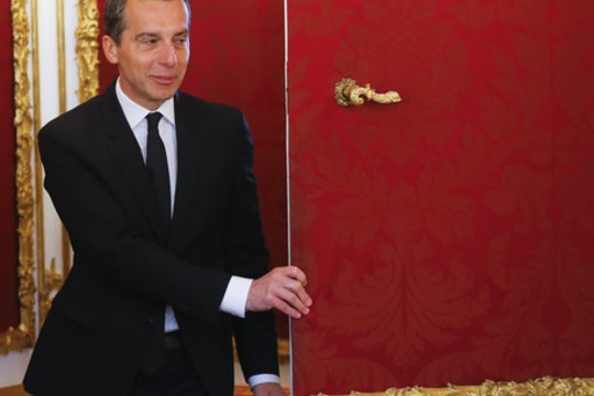 Nuleido rankas: buvęs Austrijos kancleris Ch. Kernas traukiasi iš politikos