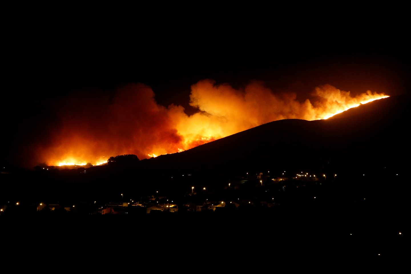 Dėl naktį nacionaliniame parke kilusio gaisro teko evakuoti 47 žmones.<br> Reuters/Scanpix nuotr.