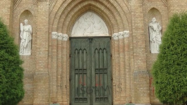 Panevėžio rajono gyventojai pakraupę – bažnyčia rado apipaišytą satanistiniais ženklais