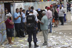 Brazilai keliauja prie balsadėžių – triumfuoti gali diktatūros šalininkas