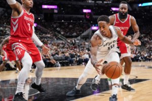 J. Hardeno ir D. DeRozano akistata: ginklus krepšinio aikštėje surėmė Teksaso klubai