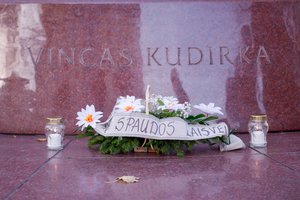 Tyliuoju protestu žurnalistai pareiškė – valdžia jų neužtildys