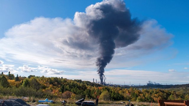 Didžiausią Kanados naftos perdirbimo gamyklą sudrebino galingas sprogimas