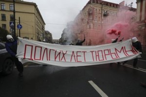 Trims rusams skirtas areštas dėl protesto per V. Putino gimtadienį