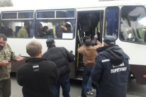 Ukrainoje užsiliepsnojo didelis šaudmenų sandėlis, evakuojami tūkstančiai gyventojų